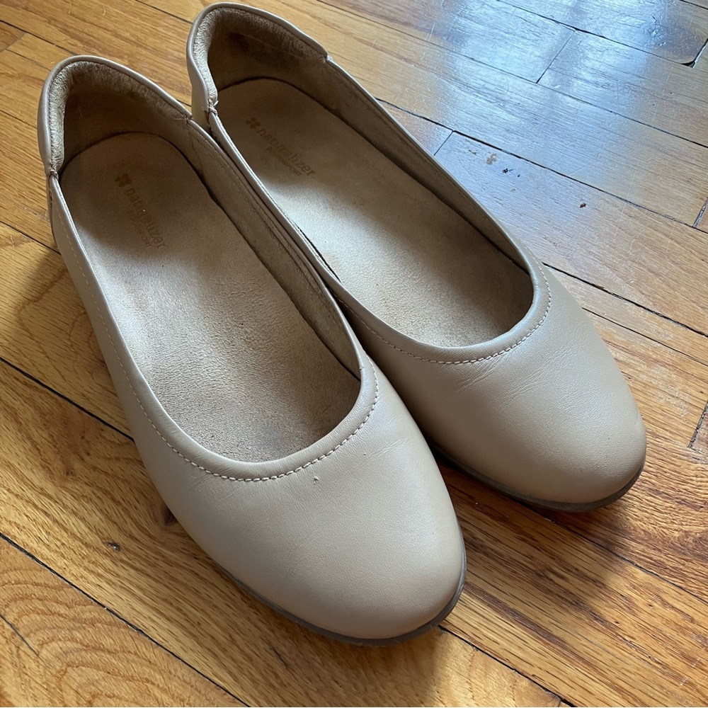 Naturalizer Flexy Ballet Flats in Nude size 9M